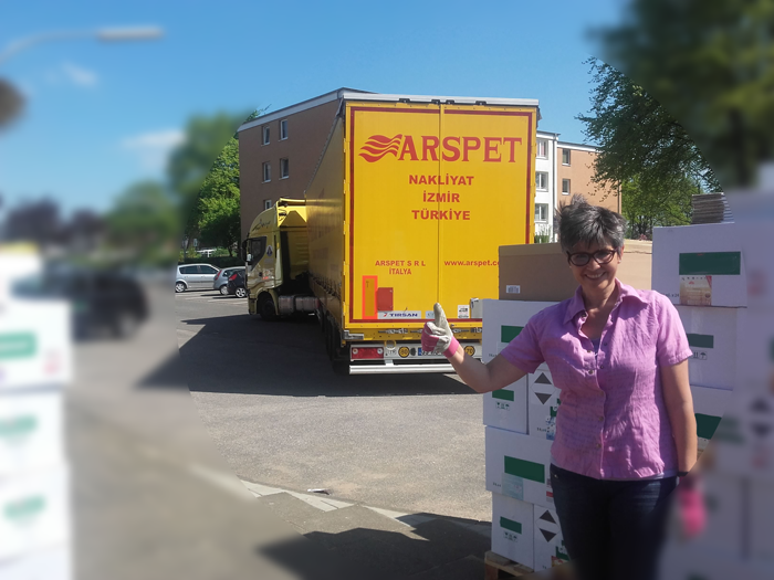 warenlieferung_sylvie_kreisrund | Profi-Produkte für die Schädlingsbekämpfung 40 Tonner aus der Türkei bringt Ware für SBK-Produkte Heiko Rether